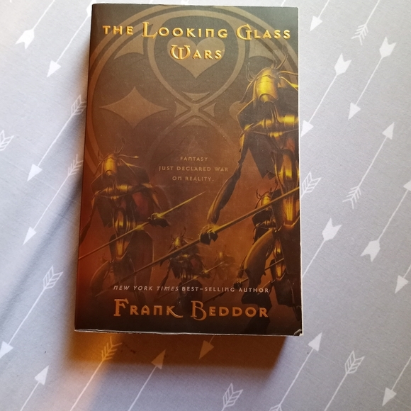 The Looking Glass Wars by Frank Beddor - Picture 1 of 3